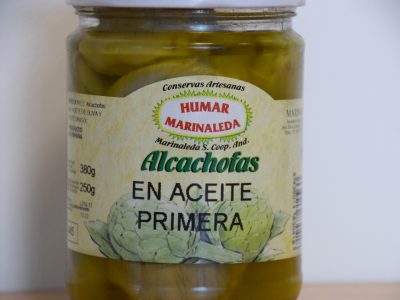 Frasco de alcachofas en aceite