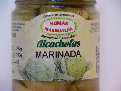 Frasco de alcachofas marinadas