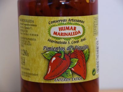 Foto de un frasco de pimientos enteros